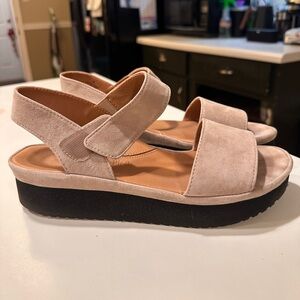 L’Amour Des Pied’s Women’s Beige Suede Leather Platform Sandals Size 9 Abrilla